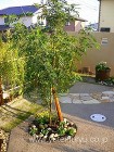 ベンチのあるプライベートガーデン | 福...
