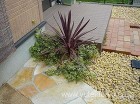 モザイクタイルがオシャレな立水栓のある庭...