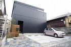 シンプルモダンに木のぬくもりをプラスした...
