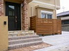 門柱とウッドフェンス、スタンプコンクリー...