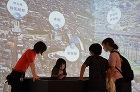 Learning about construction technology on a large touch screen (Kajima Technical Research Institute) Learning about construction technology on a large touch screen (Kajima Technical Research Institute)