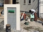川越市 K様邸 高級感のあるタイル貼りの... 川越市新築外構：門柱のブロックを積み終え...