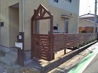 坂戸市:アイアンウッドでフェンスとゲートを造りました。ゲートをくぐると駐輪場になっております。 外構 駐輪場 フェンス カンナ 坂戸市:アイアンウッドでフェンスとゲートを造りました。ゲートをくぐると駐輪場になっております。 外構 駐輪場 フェンス カンナ