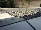 所沢市　植栽下部には栗割石　新築外構