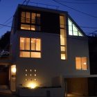スキップフロアの家／白金台の高級住宅（犬... 外観夜