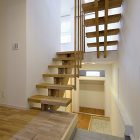 スキップフロアの家/神楽坂|高級住宅地|... 階段1