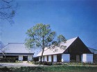 しっくいと大きな瓦屋根−印旛の家−青戸信... inba-zenkei.jpg