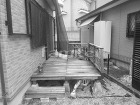お庭 人工芝 防草シート加工 目隠しフェ... 施工前