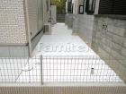犬走り 防犯化粧砂利敷きの外構施工例(現... 境界フェンス塀 LIXILリクシル ハイ...