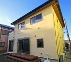 寄棟屋根の家｜千葉県の注文住宅の工務店 ... https://kigokoro.com/wp/wp-content/uploads/2022/12/67-300x260.jpg