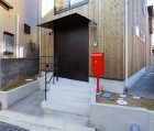 屋上のある家｜千葉県の注文住宅の工務店 ... https://kigokoro.com/wp/wp-content/uploads/2021/11/08-300x257.jpg