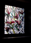 個人邸・ステンドグラス Vis-à-Vi... https://www.atelier-vis-a-vis.com/Pages/w_stained_glass/pages_stained_glass/o-pages/o_tei/source/image/residence_o_2.jpg