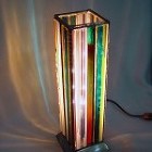 品番:Quadratic Prism Light 001 材質:ガラス 技法:フュージング、ステンドグラス、カッパーフォイル技法による組み立て サイズ:80x80x280 mm No.2 品番:Quadratic Prism Light 001 材質:ガラス 技法:フュージング、ステンドグラス、カッパーフォイル技法による組み立て サイズ:80x80x280 mm No.2