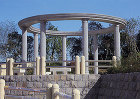 FRP製 ギリシャ建築 装飾柱（飾り柱）： ドリス(ドーリア)式 円柱（丸柱）および円形ボーダー エクステリア例　
