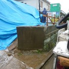 施工前の写真です。 既存の土留め擁壁の中に大量の土が残っております。 施工前の写真です。 既存の土留め擁壁の中に大量の土が残っております。