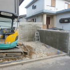 続いて新規擁壁を作成いたしました。 すっきり見えるので、建物の深基礎の高さに合わせました。