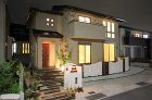 枕木と瓦のあるアンティークにこだわった新...