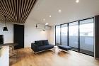 【施工事例】Simple Box | 注... バルコニーと一体感のある2階リビングの画...