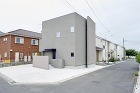 2色同じトーンの外壁材を用いた外観の画像