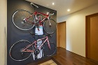 バイクスタンドのある玄関の画像 バイクスタンドのある玄関の画像