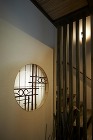 和の空間で魅せる丸窓の画像