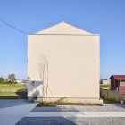 ペットと暮らす土間リビングの家の画像