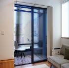 インナーテラスのある小さな家の画像