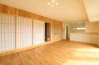 木の温かさに包まれる無垢の家 | アイフ... https://rs-home.co.jp/wp-content/uploads/2025/02/ce1118444bd1b824074076095f91e237.jpg