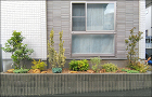 花壇にレイアウトした色彩豊かな植栽デザイン-横浜市K様邸