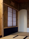 マンションの茶室　太鼓襖と腰張り・からかみ「利休中桐」