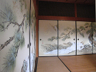 家紋・社寺紋・伝統柄　ふすまの施工例│大... 織物「松柄」の襖