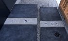 ビー玉で描いた家族のイニシャル