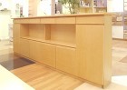 家具施工例 ボトルストック付きメープル材のキッチンカウンター