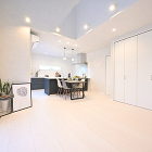 吹抜でつながるMonotoneHOUSE