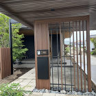 サウス・バイ・イースト｜群馬県高崎市の工... 木調格子カーポートとファザード