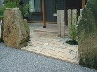 レンガの台座マリンランプがシックな門柱　... 匠の技が造り出す重量感と高級感
