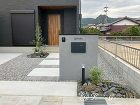 墨色の家に映える、凛としたファサード　東近江市