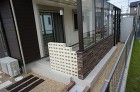 穴あきブロックからこぼれる陰影と風の抜けるテラス　草津市