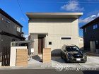 梁延長のカーポートでスタイリッシュなエン... 木目調タイルを使ったシンプルナチュラルな...
