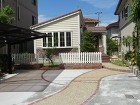 ボルドー色のポストがアクセント!大人かわ... レンガと芝生とアメリカンフェンス 東近江...