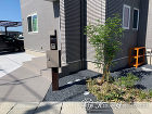 シンプルモダンな建物に機能門柱でナチュラ... シンプルモダンな建物に機能門柱でナチュラ...