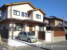 ベージュと木目が基調のクローズ外構　京都市