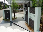 洗出し | 京阪グリーン | 滋賀・京都... 玄関ポーチと門柱に合ったタイルアプローチ