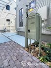 オリーブ色のポストが大人かわいいオープン... オリーブ色のポストが大人かわいいオープン...