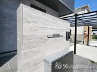 杉板調コンクリートを再現したタイルを使っ... 杉板調コンクリートを再現したタイルを使っ...