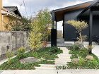 植栽の緑あふれるシックな和モダン外構 彦... 植栽の緑あふれるシックな和モダン外構 彦...