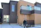 モノトーンでまとめた都会的なモダン外構 ... モダンな建物に合うマットブラックの機能門...