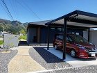 スッキリとしたモノトーンのオープン外構　... 自然と暮らしが調和する、心地よい外構デザ...