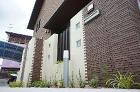 坪庭とウッドデッキのある二世帯住宅のエクステリア　大津市