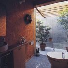 青葉の家 海 建築家工房 wp-content/uploads/2014/01/aoba-toirew-300x300.jpg